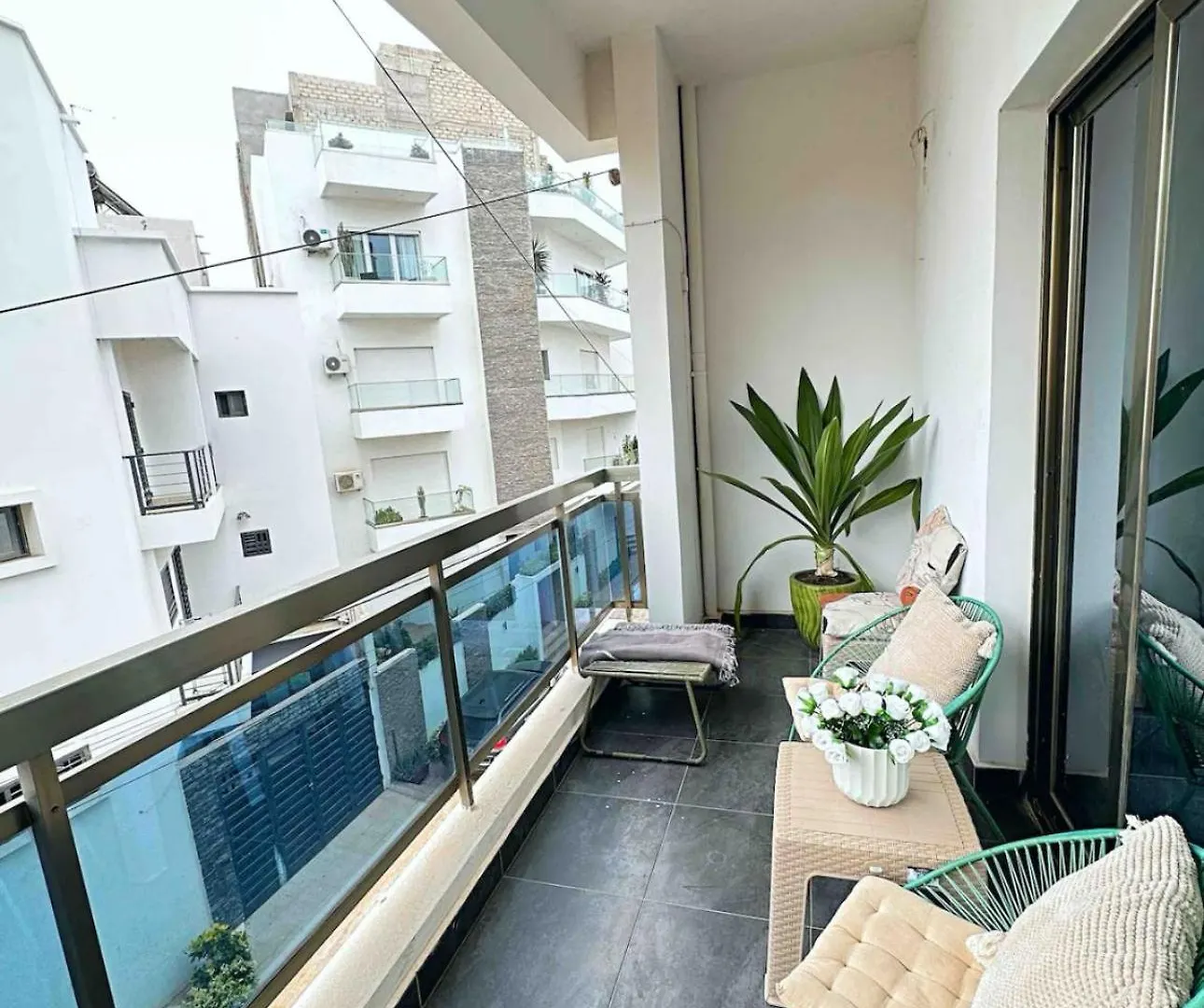 Cozy Room With Mini Balcony Dakar Séjour chez l'habitant